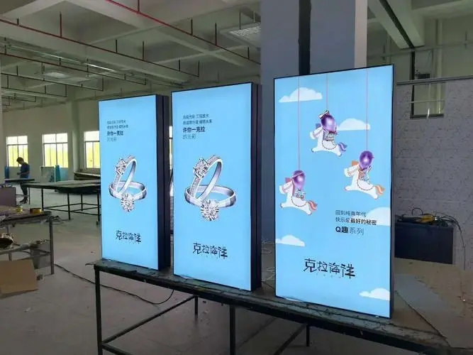 成都广告公司户外广告灯箱定做选什么材料？
